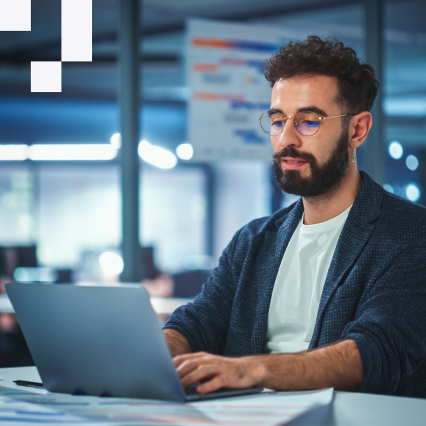 An expert providing dApp consulting services