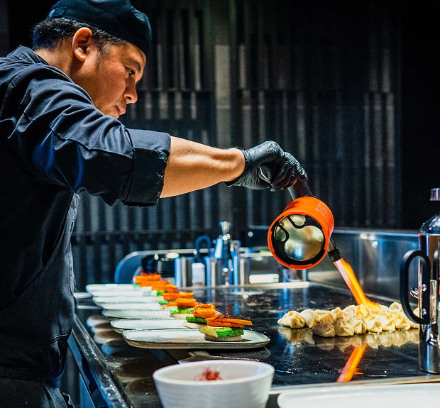 Consulting for an NFT marketplace in the restaurant business case preview