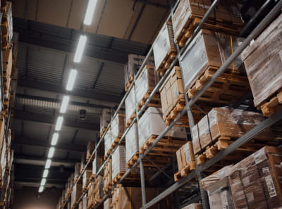 Brown delivery boxes standing on a warehouse racks